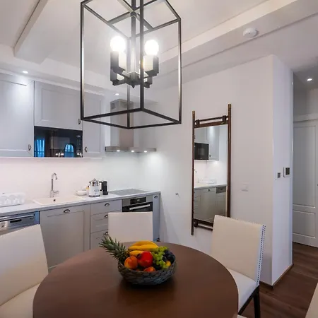 Balaroyal Apartment Szantod